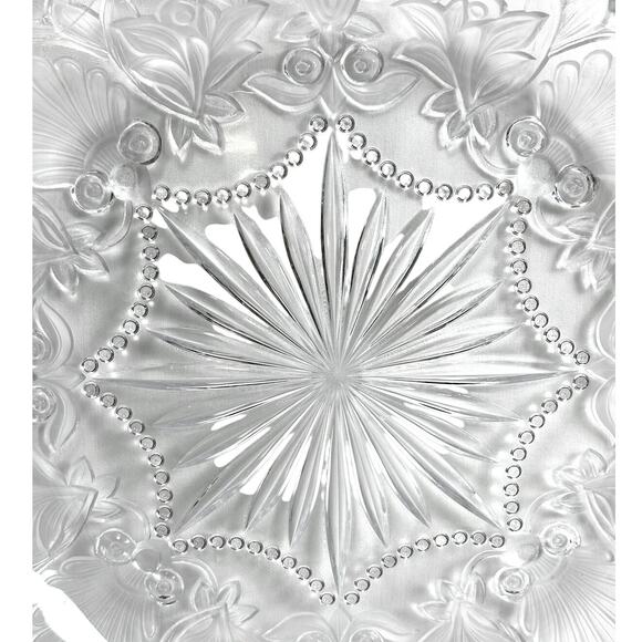 Fifth Avenue Crystal Fleur de Lis 14" Round Embossed & Frosted Serving Platter - Picture 4 of 6